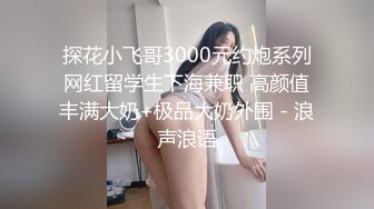 大奶性感御姐！骚逼还挺粉嫩！黑丝美腿揉捏奶子，掰穴特写诱惑，跪地翘起美臀对着镜子