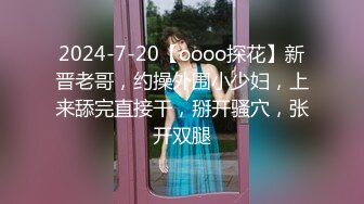 白皙美乳马尾辫少妇居家夫妻直播啪啪，跪在床上深喉口交，骑乘上下套弄晃动大奶子，抬腿侧入近距离特写抽插猛操