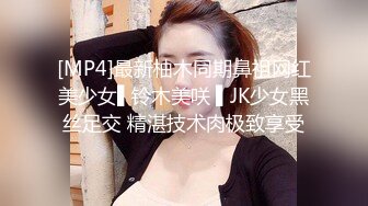 破解家庭网络摄像头偷拍光头哥和苗条漂亮媳妇在双层床下铺激情啪啪