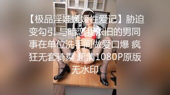 在母亲的面前被持续颜射、口爆、中出的女儿