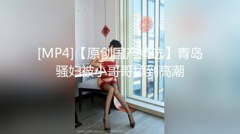 办公楼女厕全景偷拍美女同事的肥美大鲍鱼