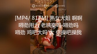 顶级美乳蜜桃臀，靓女大战小丑头套男，黑丝美腿