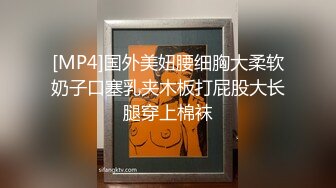 《震撼福利超强乱伦》真实原创大神记录与大肥逼嫂子的偸情日子，慢慢的聊到她内心处，最终拿下了，第一次好紧张