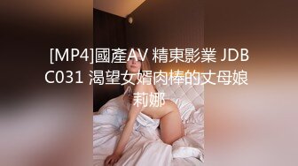 剧情演绎强上来大姨妈的小少妇，露脸了享受小哥的全身精油按摩，强硬扒下内裤开到，各种抽插草的她主动口交