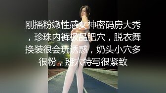 被蒙眼缚手的迷妹认真吃鸡