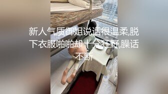 路边公厕全景偷拍出来散步的眼镜美女B毛修剪的很有型