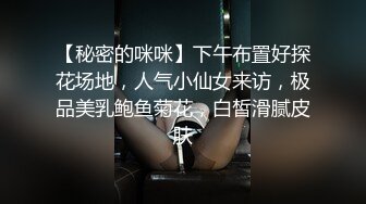 喜欢刺激的小少妇深夜户外陪狼友骚，公园内漏出骚奶子