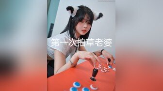 红发眼镜美女跪着满满享受这大鸡鸡