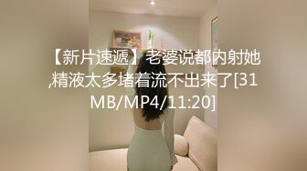 极品反差婊 平胸小美女与男友爱爱，后入抱着她狂艹，无套插嫩逼，近距离拍摄，超级刺激！