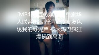 跟男人啪啪被内射的小骚逼特写展示精液从骚逼流出后还没满足，自己拿道具抽插浪叫，手速不够换炮击别错过