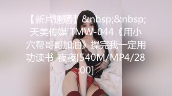 00小女友穿着小花猫内裤