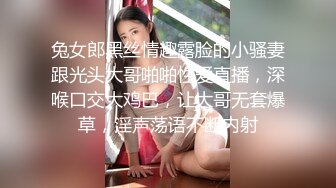 黑客破解家庭网络摄像头偷拍 模特身材气质美女在家对着镜子试几十套衣服穿搭 堪比时装秀