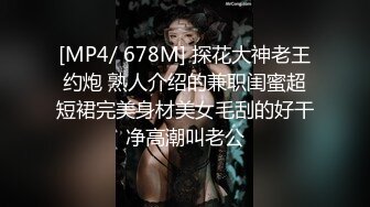 趁着巷子门口没人在家，出门风骚学学男人拉尿，嘘嘘的哗啦水流声，这逼操起来肯定非常爽，还是个OL！