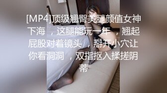 颜值妹子特写逼逼上厕所尿尿，出租屋里丝袜美腿和男友无套啪啪，姿势很多