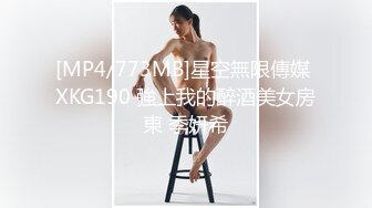 畜生哥哥乱伦高中妹妹，猥琐小女孩射了浓浓的精液！掰开小穴不停的舔逼