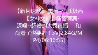 清纯萌动的服务员小美女，吃完饭尾随她上厕所偷拍了一番，小穴流水水还挺动人1