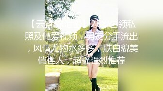 ZT全景厕拍系列15 高颜值的黑丝长腿御姐还是个无毛嫩逼