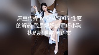 美女同桌被她发现我手机里的秘密后 问我为啥喜欢看女生尿尿 后来主动要求和我换着看