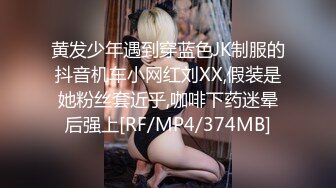 短发酷酷中性小姐姐腰细翘臀修长美腿，揉捏奶子脱下内裤抖臀，掰穴玻璃黄瓜抽插自慰，呻吟娇喘非常诱人