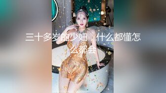 黑丝女友被人压在身下