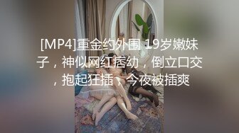 【纯欲系天花板】18双马尾萝莉，JK装短裙，撩起衣服揉捏奶子，紧致超粉美穴，超近距离特写，妹子一脸呆萌