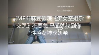 [MP4/ 306M]&nbsp;&nbsp;网友分享 制服开档黑丝少妇 大屁屁好诱惑 后入啪啪 这个姿势真的很深好深 无套内射多毛蝴蝶穴