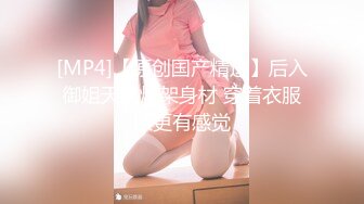 商场女厕近距离偷窥洛丽塔美女的小嫩鲍