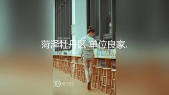 西安的骚逼人妻，趁老公不在勾引情妇上门，躺在床上用鸡巴塞住她的嘴巴！