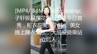 步行街女装店老板娘晚上下班关门後店内下海,张开腿露毛穴,好敏感全是水