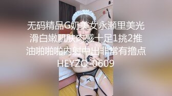 商场女厕偷拍背包职业装美女的小嫩B