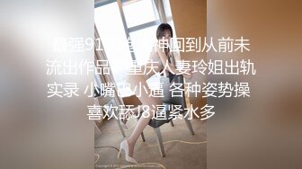 创意性爱美女趴在窗台屁股在外被人玩逼头在屋里吃鸡巴3P操的就是嗨