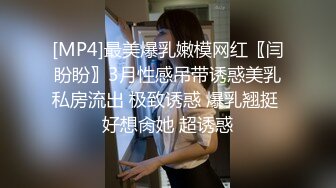 【动漫精品】高清无码 绿头小伙大飞机被发现 被两个大屌猛男调教双龙