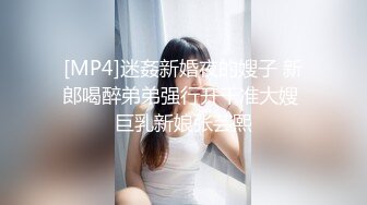 《极品CP?魔手?外购》经济型公寓女厕所三机位偸拍各种学生族和上班族小姐姐方便，各种姿势完事还把BB洗一洗