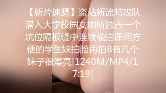 【极品厕拍】用小刀把门挖开一个小洞偷拍合租房3个妹子上厕所 (1 