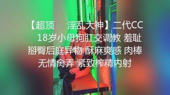 假期最后一天进门衣服都来不及脱完就翘起来屁股要被操的大学生母狗 现在学生发育的是真的好那么大的肥臀又圆又有型撞起来真的非常爽，听着这乖乖的声音就想更狠的冲刺