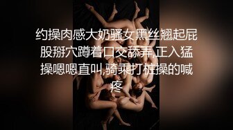 舞蹈专业的微胖大学生妹子尿尿抄底，小逼都已经被干的张开了，能看到里面的嫩肉