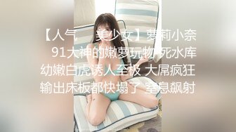 蓝色隔板女厕近距离偷窥几个美女御姐的极品小嫩鲍