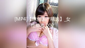 《魔手外购秘极品CP》厕拍达人潜伏女厕独占坑位隔板缝逼脸同框现场实拍多位小姐姐方便，极品肉丝美腿高颜美女擦逼的动作都好看 (7)