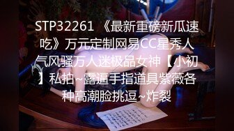 YC073黑连衣裙美女浅蓝内露毛尿湿了！