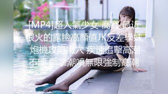 商场女厕再次偷窥到破洞牛仔裤美女的小嫩鲍