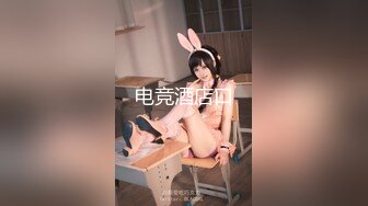 [MP4/ 731M] 网红脸牛仔短裤性感美女被2中年男3P,一起爆插她,各种姿势狠狠干