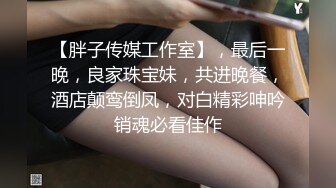 户外少妇勾引路人：怕什么呀帅哥，有人更刺激，他们看到了邀请一起来操我