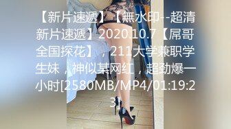 海边浴场简易房偷窥漂亮小嫩妹换衣服