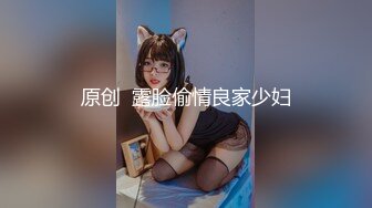 校园霸凌-学生妹因为私下说大姐大唱歌难听,被拉到KTV扒光衣服强迫她拿着麦克风教大姐大怎么唱歌