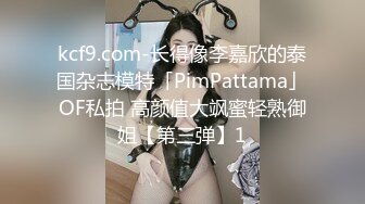 01年冷艳花臂酷酷美女，掰开双腿欣赏鲍鱼，扶着细腰大屌顶入