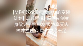 《贵在真实极限偸拍》女人坑女人系列！猥琐渣女暗藏摄像头记录大众浴室换衣室、洗浴间内部春色~场面壮观极了 (6)