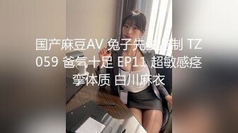 家中沙发上先把肥臀性感的漂亮美女玩弄到快高潮,高清