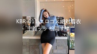 《城中村养生馆》老板娘穿着制服丝袜在店门口跳艳舞勾引过路客到店里按摩啪啪偷拍