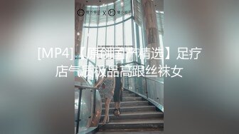 漂亮美眉吃鸡啪啪 刚被眼镜胖哥操完 哥们来了说也想操 好不容易妹子同意了 刚脱衣服调完情 警察查房 吓的干净穿衣服