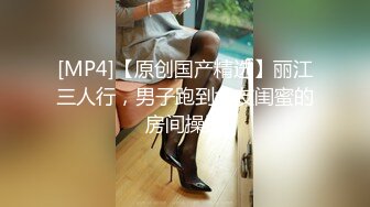 极品空姐女神让她体验3p，边操边不停的骚话羞辱，必须让她穿上制服再干她，让空姐像狗一样跪下